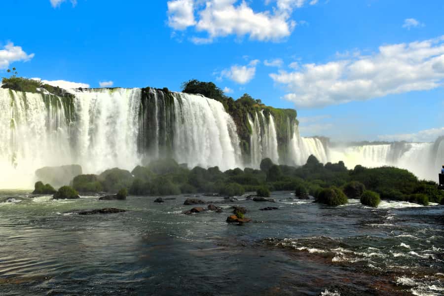 Iguassu Waterfalls: 1 Day Tour Brazil and Argentina's sides - A One-Day Plan That Actually Works: Brazil and Argentina in 9 Hours