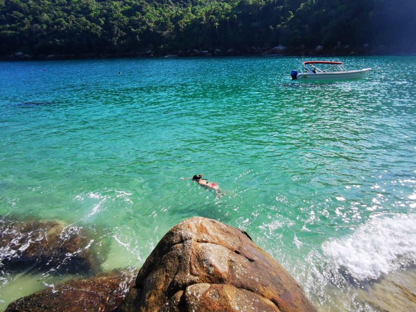 Ilha Grande: 360° Circumnavigation Speed Boat Tour - 8h - What to bring: small items that make a big difference on the water