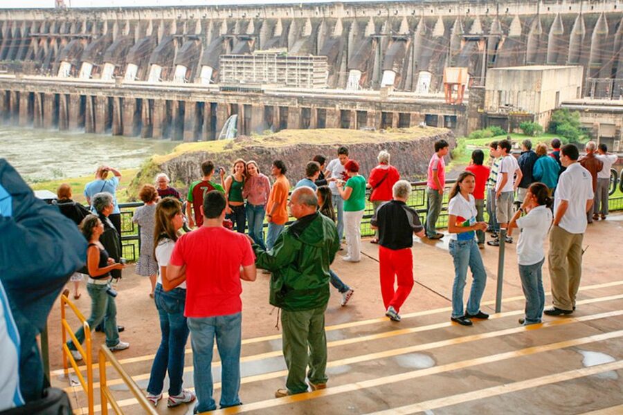 Itaipu Dam Tour with Admission Ticket from Foz do Iguaçu - Final payoff: seeing Itaipu Lake before you head back