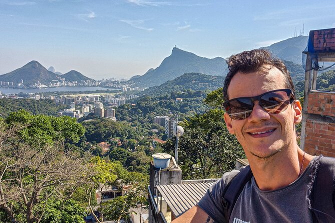 Jeep'n'Culture: Rocinha Favela and Tijuca Rainforest Tour - Cascatinha Taunay waterfall: a strong photo stop without making the day about hiking