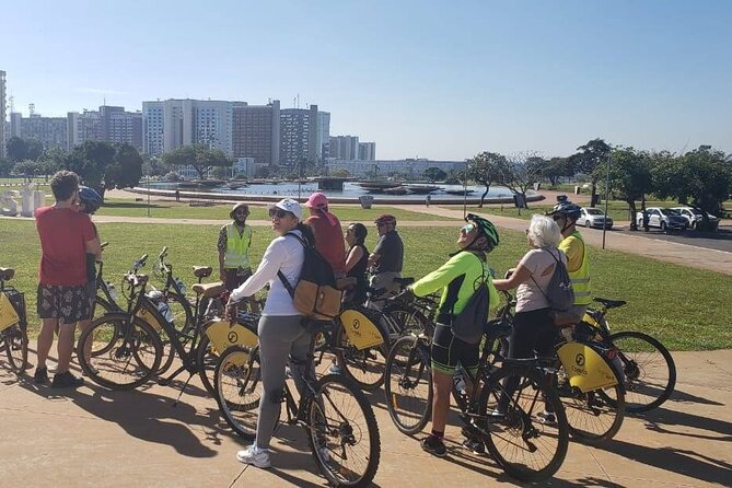 JK Memorial Bike Tour and Crystal Square - The arts-meets-science stops around Clube do Choro and the planetarium