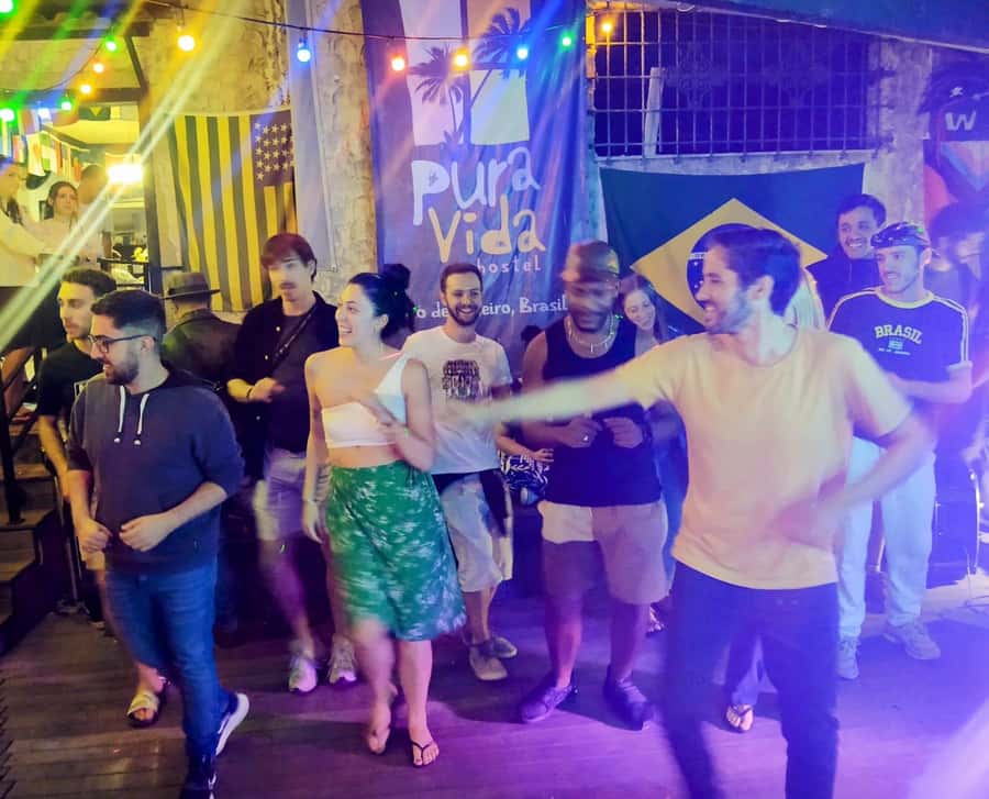 Latin Music Dance Class + DJs + 2 Free Drinks - Live guitar plus DJs: the moment the night feels more real