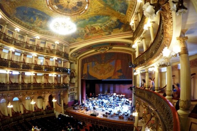 Manaus City Tour e Musa - Amazonas Theater: when architecture becomes a story moment