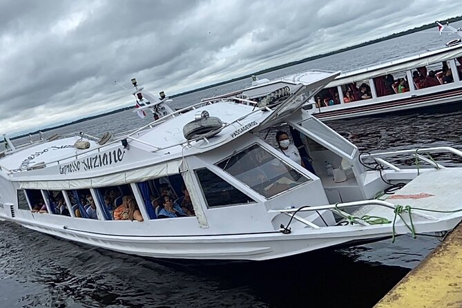 Meeting of the Waters & Pink Dolphin Tour with Lunch - The river lunch: local food, limited beverage options, and when to eat