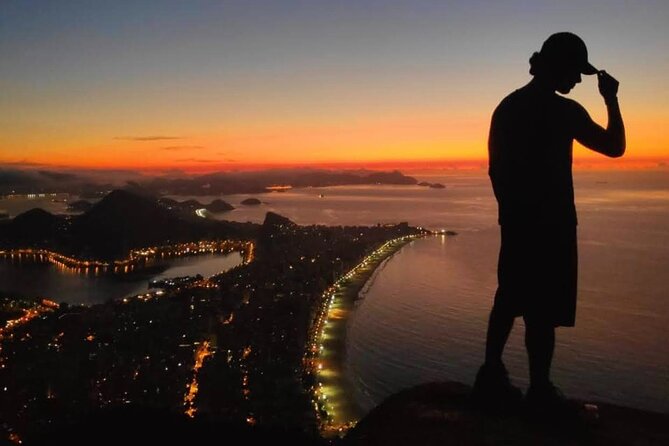 Morro Two Brothers Trail, during the day and sunset in Vidigal - The guide experience: why the stories and photos are part of the value