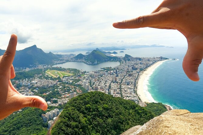 Morro Two Brothers Trail, during the day and sunset in Vidigal - The hike plan: 1.5 km, about 50 minutes of climb, and frequent chances to reset