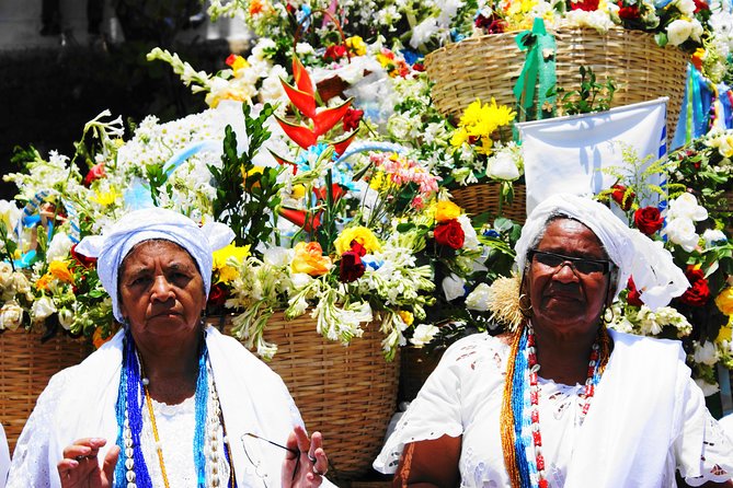 Mysteries of Candomblé: Private Afro-Brazilian Religion Tour - Dique do Tororó: orixá sculptures meet a quick, photogenic pause