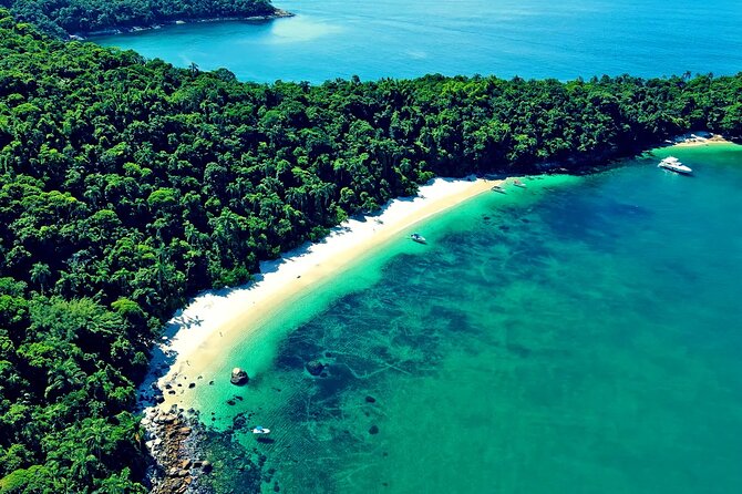 Paradise Islands in Angra dos Reis Private Boat Route - Praia da Piedade: rocky coves, caves, natural pools, and photo stops