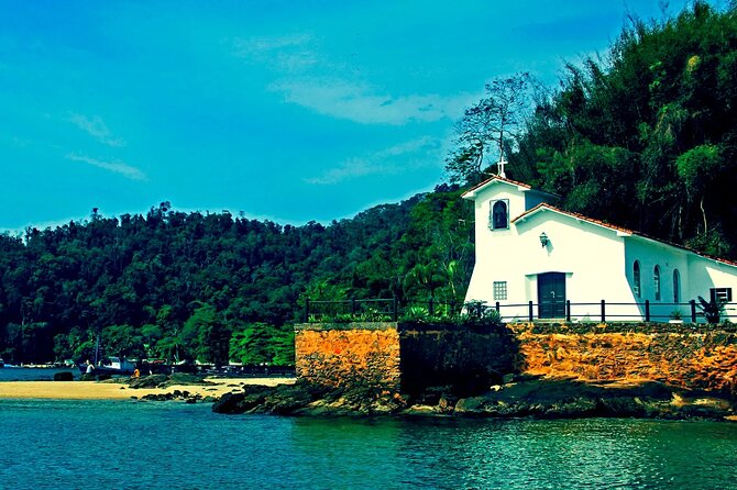 Paradise Islands in Angra dos Reis Private Boat Route - Praia das Flechas on Gipoia Island: golden sand, quiet time, and lunch at Bar do Luiz