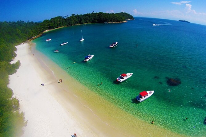 Paradise Islands in Angra dos Reis Private Boat Route - The crew details that consistently make people happy