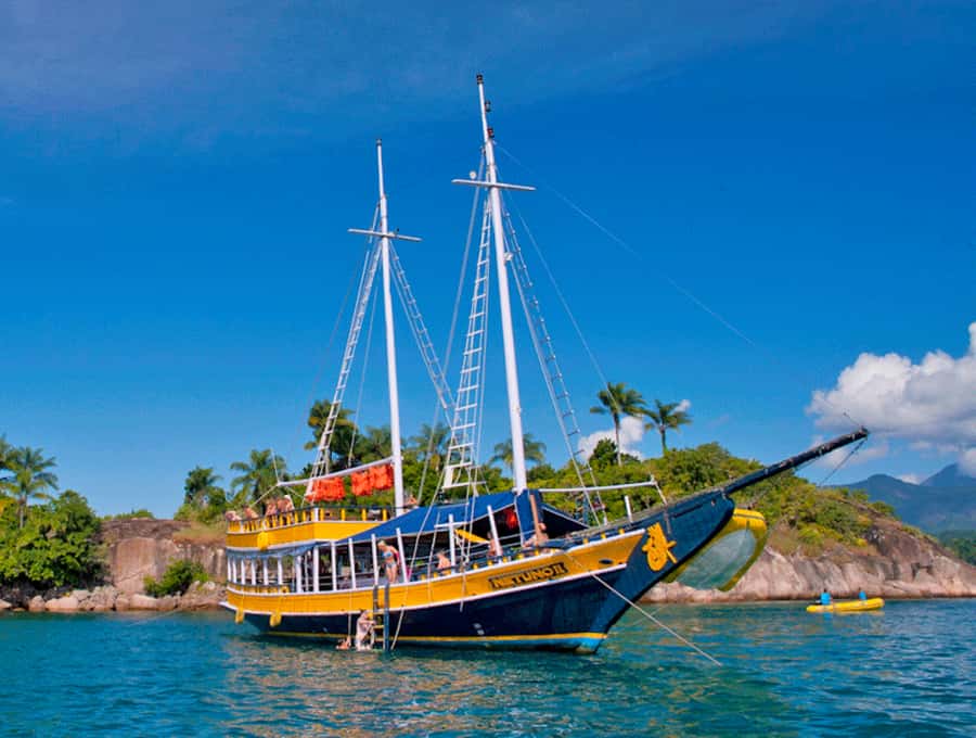 Paraty Bay: Islands & Beaches Boat Tour with Snorkeling - A 5-hour Paraty Bay swim day that mixes beaches, islands, and gear