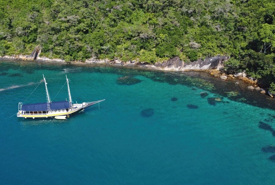 Paraty Bay: Islands & Beaches Boat Tour with Snorkeling - Optional add-ons: caipirinha, paddleboards, kayaks, and onboard lunch