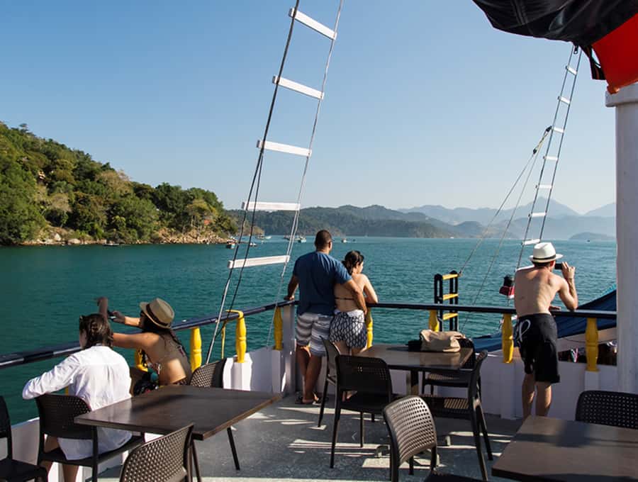 Paraty Bay: Islands & Beaches Boat Tour with Snorkeling - Getting from Paraty Tours to the harbor on time