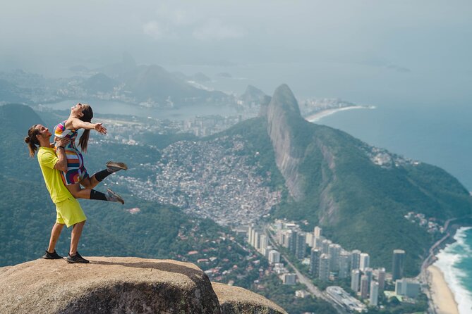 Pedra da Gávea trail, the most complete in Rio de Janeiro - The descent back down the same path, with a dramatic wall pause