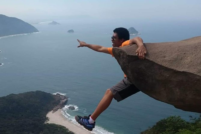 Pedra do Telégrafo Hike - The uphill climb: about 35 minutes on a medium trail