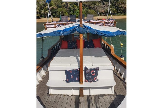 Private Boat Tour - On-Board Style: Fruit and Water Tasting, Plus a Captain Who Sets the Tone