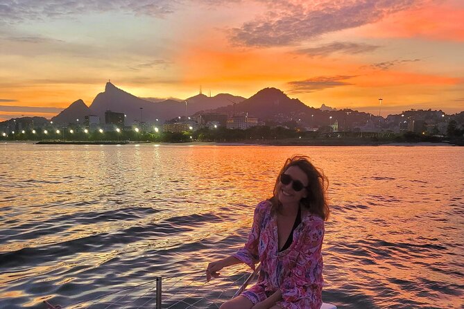 Private Tour with Churrasco in Vela Catamaran - Velas do Rio - Praia Vermelha: the one-stop photo moment for Sugarloaf and Christ