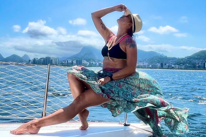 Private Tour with Churrasco in Vela Catamaran - Velas do Rio - Adão e Eva Beach in Niterói: a quieter photo and swim pause