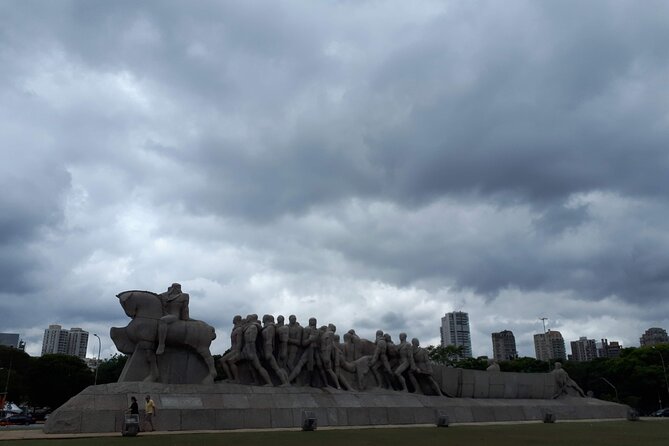 Private Transfer São Paulo Airport to Hotels with Quick City Tour - Price and value for up to four passengers