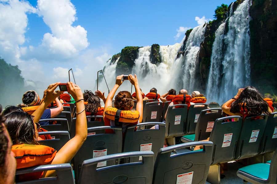Puerto Iguazú: Tour to Brazilian Iguazú Falls with Bird Park - Price and value: what you pay, what you still owe