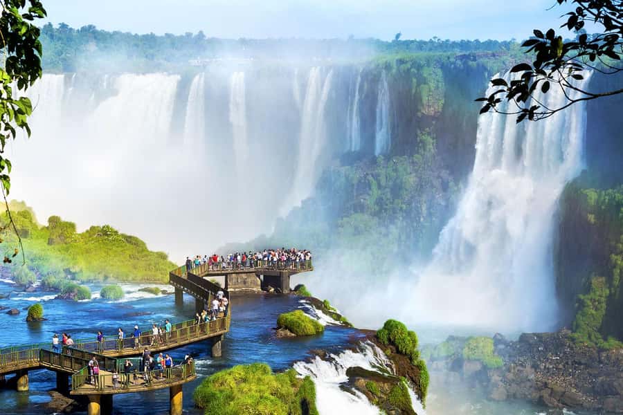 Puerto Iguazú: Tour to Brazilian Iguazú Falls with Bird Park - Entering Iguazú National Park walkways: your best first impression