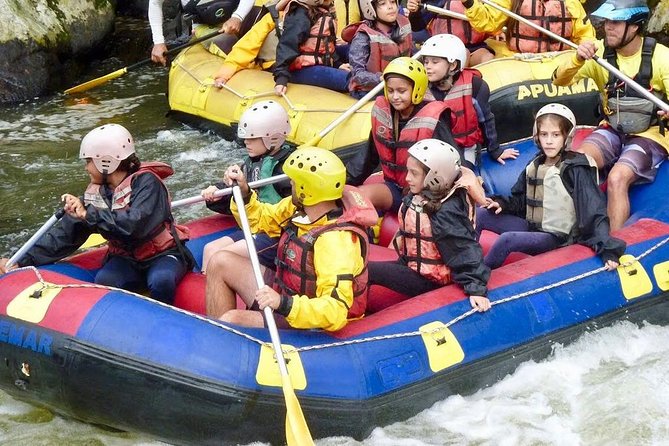 Rafting Adventure in Apuama - Rio Cubatão in Greater Florianópolis - The main river moment on Rio Cubatão do Sul: guided paddling and real teamwork
