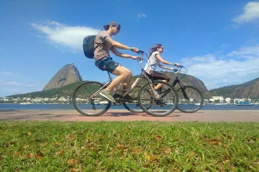 Rio Bike Tour - Discover the Beaches and Lagoon - Arpoador Rock Photo Stop, Where the Coastline Turns Into a Postcard