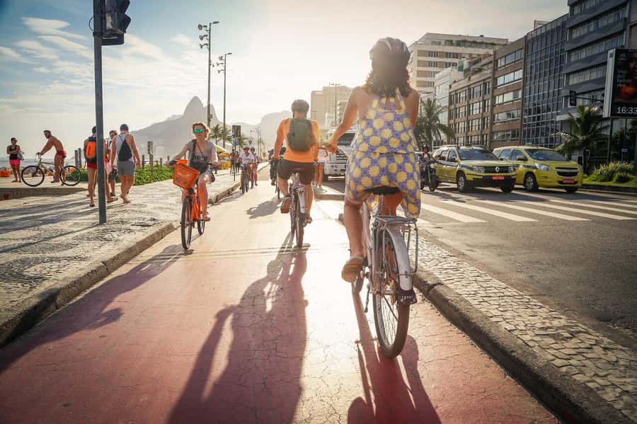 Rio Bike Tour - Discover the Beaches and Lagoon - Guides and the Right Amount of Storytelling for a 3-Hour Ride