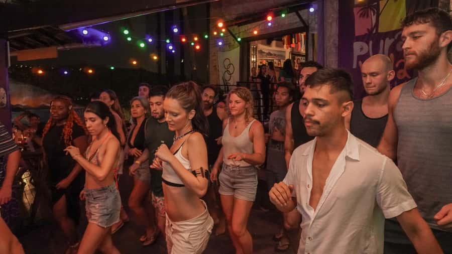 Rio: Caipirinha Workshop and Samba Class - Samba class with pros: step-by-step, language help, and a short routine
