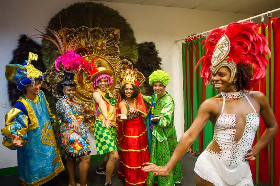 Rio: Carnival Backstage Tour at Samba City with Cocktail - Finding the meeting point at City of Samba, Binário do Porto Avenue