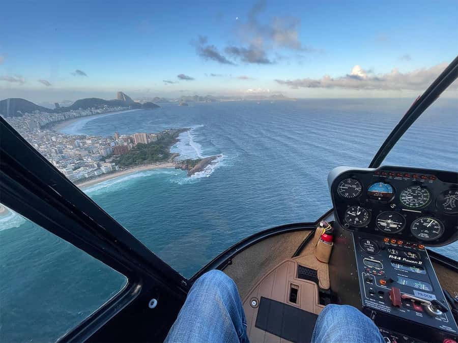 Rio de Janeiro: 45-Min Helicopter Tour with Transfer - Sugarloaf Mountain and Copacabana Beach, seen from a different angle