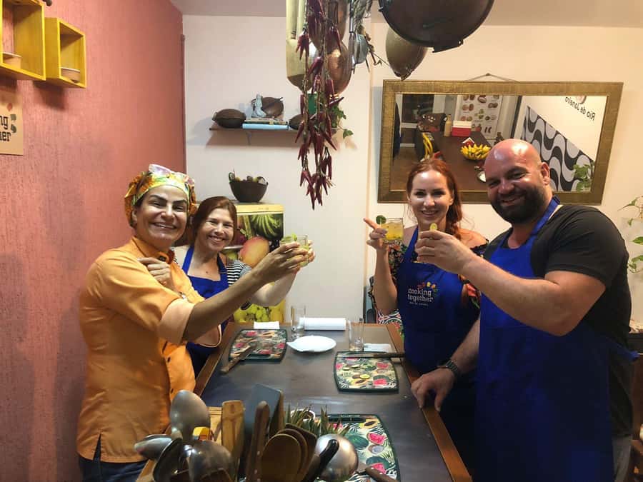 Rio de Janeiro: Brazilian Cooking Class with Hotel Pickup - Picking your main, feijoada or seafood moqueca