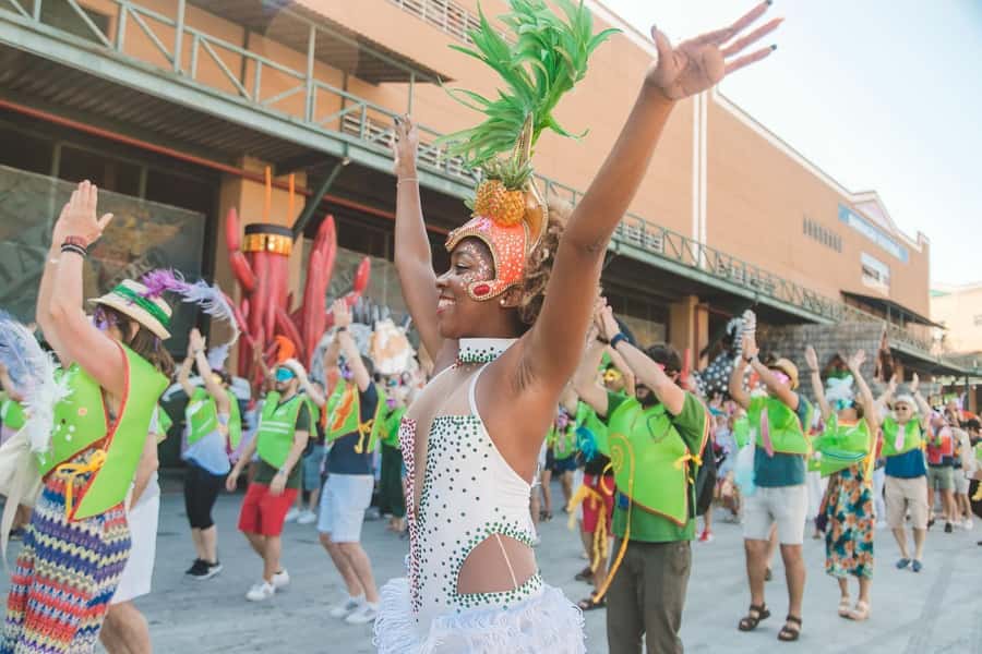 Rio de Janeiro: Carnaval Backstage Tour and Samba Class - Inside the samba school workshop: costume craft and photo moments