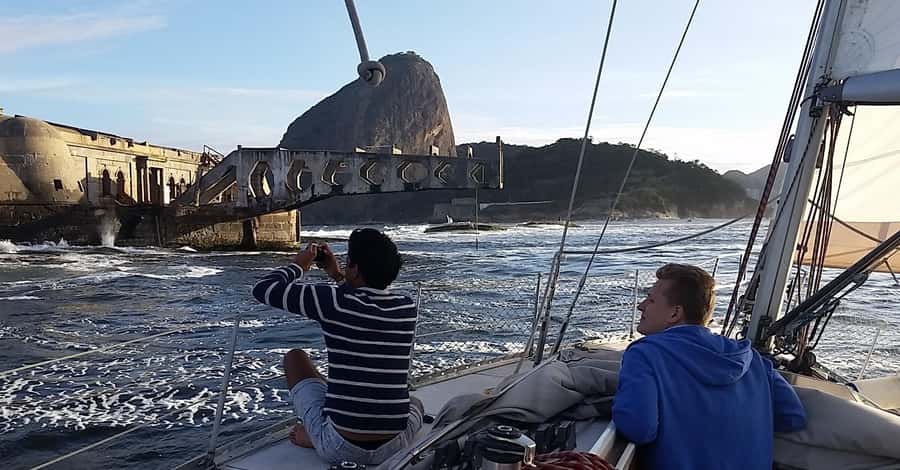 Rio de Janeiro: Guanabara Bay Sunset Sailing Tour & Drinks - Guanabara Bay at golden hour: where the skyline really makes sense