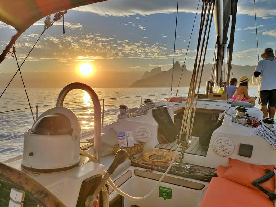 Rio de Janeiro: Guanabara Bay Sunset Sailing Tour & Drinks - Setting out from Marina da Glória, and what that first sail feels like