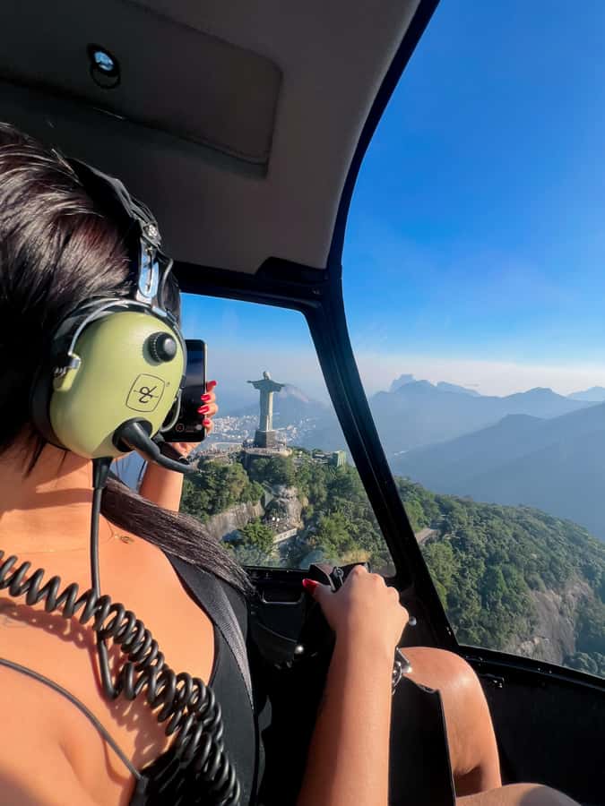 Rio de Janeiro: Helicopter Flight Christ the Redeemer 30 min - Spotting neighborhoods and hills: Rocinha, Vidigal, Two Brothers, and the city in layers