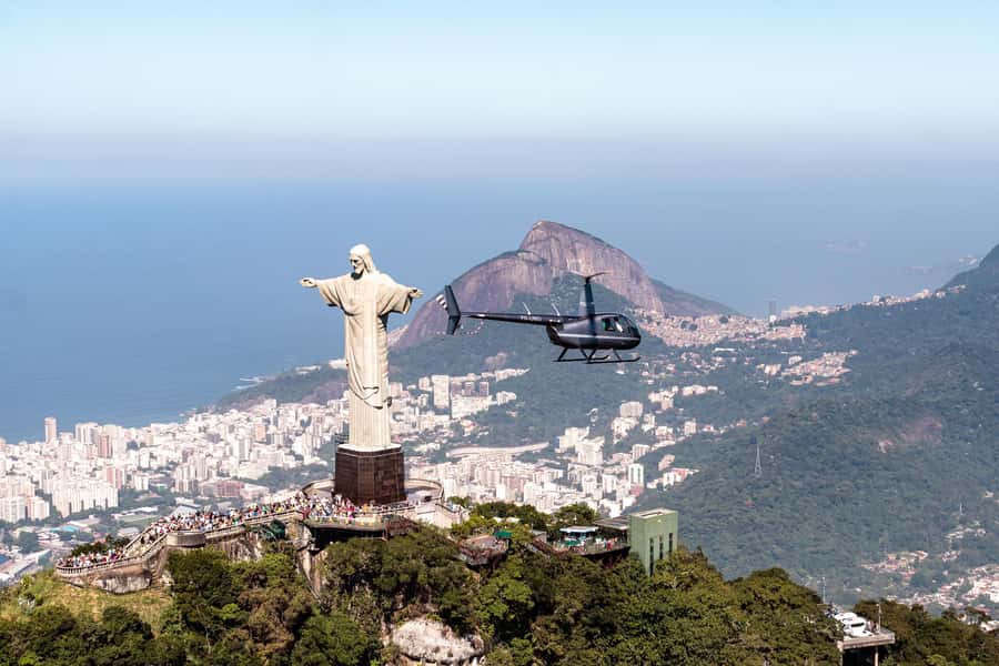 Rio de Janeiro: Helicopter Tour with an unforgettable view - From Pedra da Gávea to São Conrado: the first views that set the tone