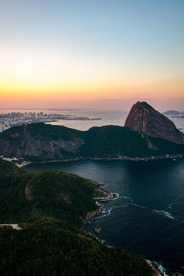 Rio de Janeiro: Helicopter Tour with an unforgettable view - Dois Irmãos and Leblon from the sky: where neighborhoods look like patterns