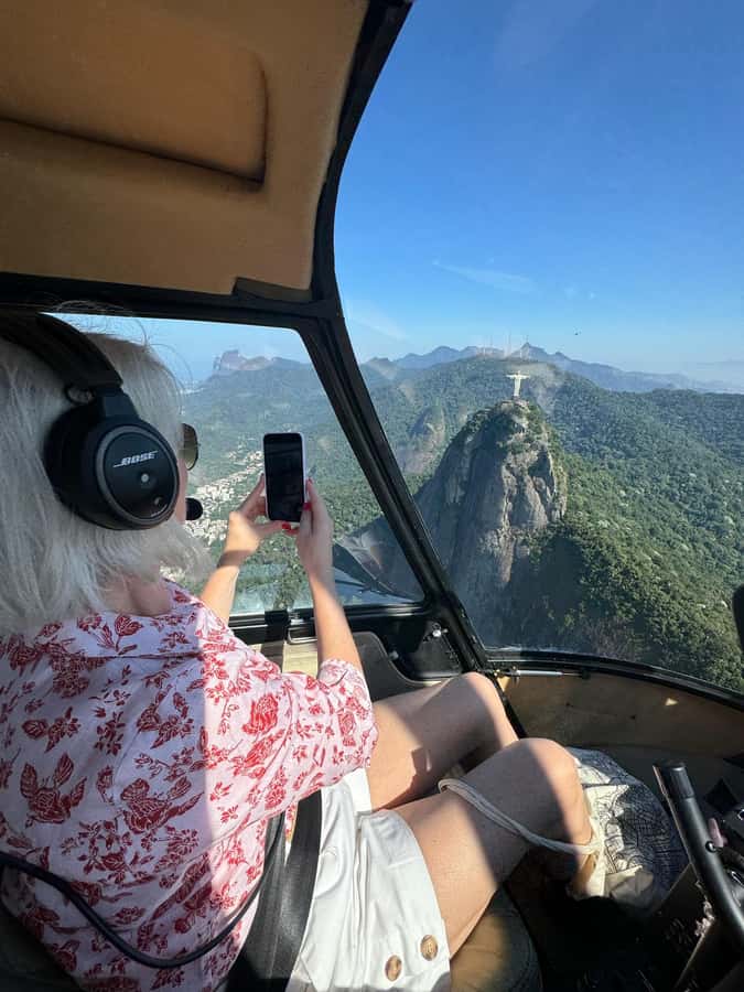 Rio de Janeiro: Helicopter Tour with an unforgettable view - Sugarloaf Mountain photo stop: the classic view, but timed for better framing