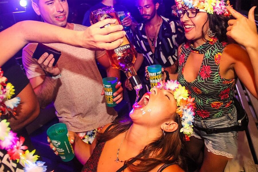 Rio de Janeiro: Late Night Boat Party with DJ and Dancing - DJs, Dance Floor Energy, and the Music Mix You’ll Actually Use