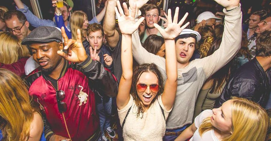 Rio de Janeiro: Late Night Boat Party with DJ and Dancing - Boarding at Marina da Glória, Pier Nobre (11:30 to 11:45 PM)