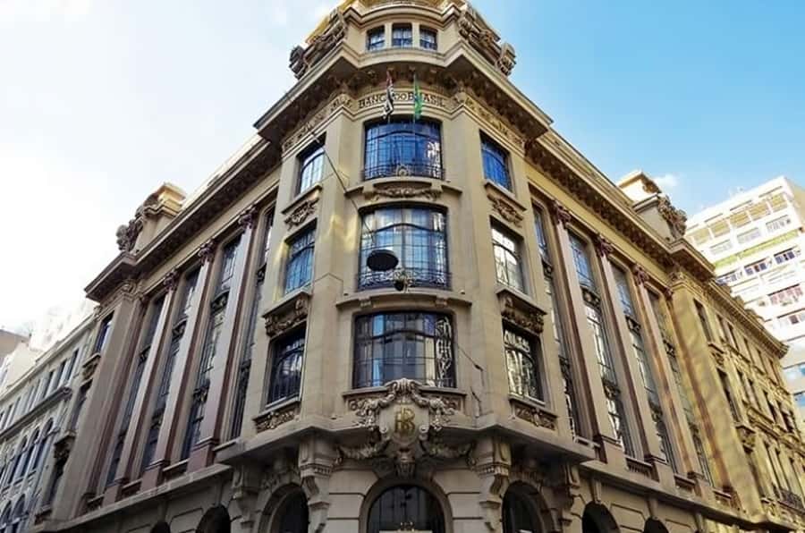 Rio de Janeiro : Must-See Sites Walking Tour With A Guide - Why Rio’s Centro feels like a fast history lesson you can walk