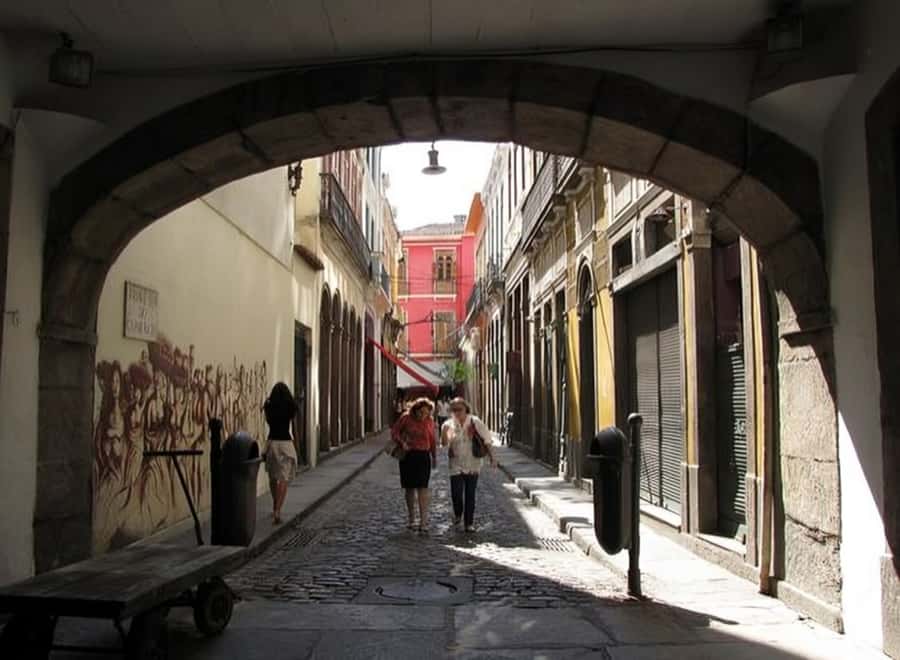 Rio de Janeiro : Must-See Sites Walking Tour With A Guide - Travessa do Comércio: the alleys for photos and stories you’ll remember