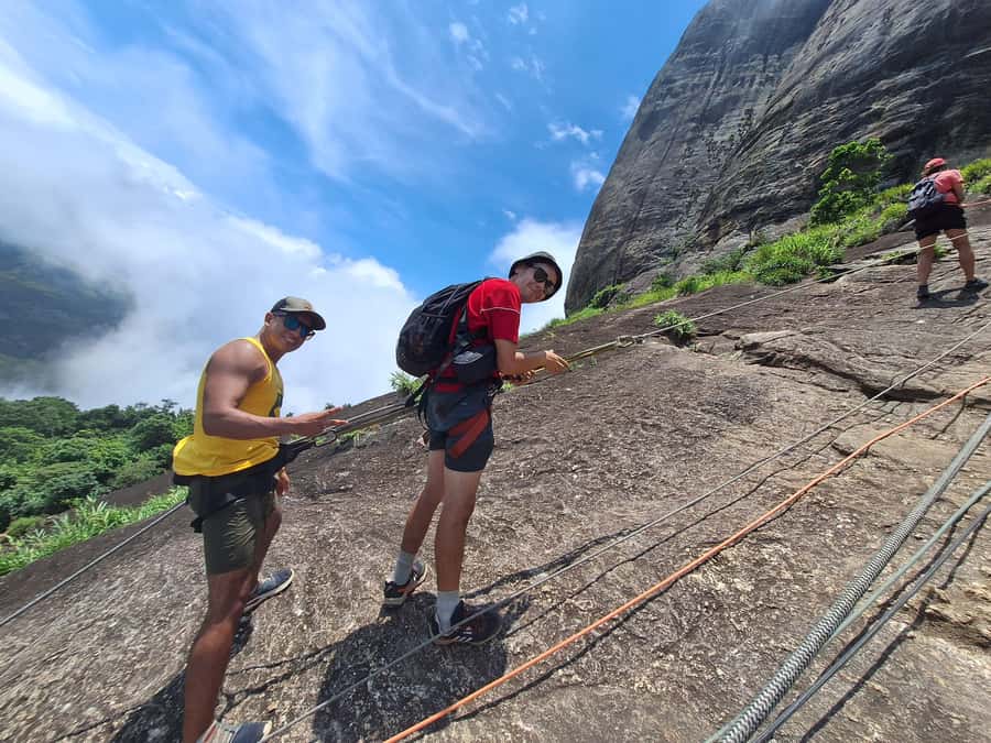 Rio de Janeiro: Pedra da Gávea - guided hike with best views - Carrasqueira climb: where the rope and harness earn their keep