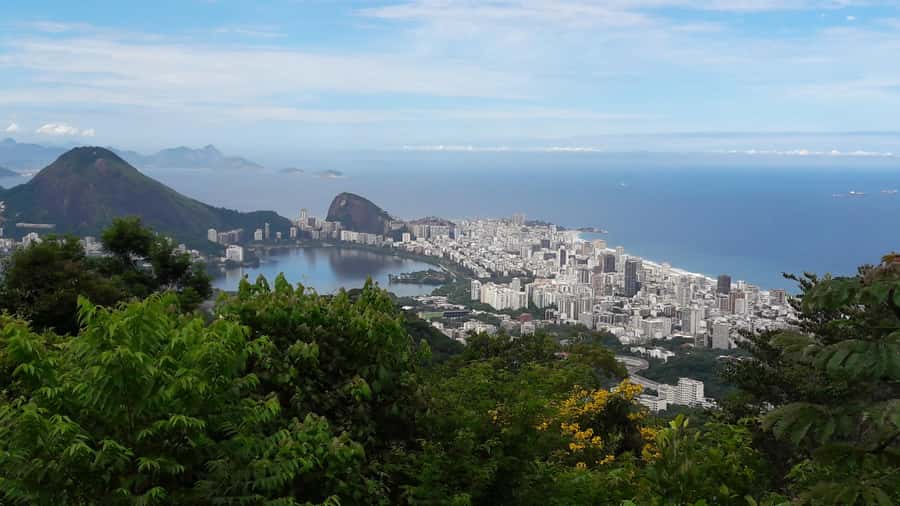 Rio de Janeiro: Private Day Tour with lunch - Maracanã Stadium and the Sambadrome: Sports and Carnival in One Motion