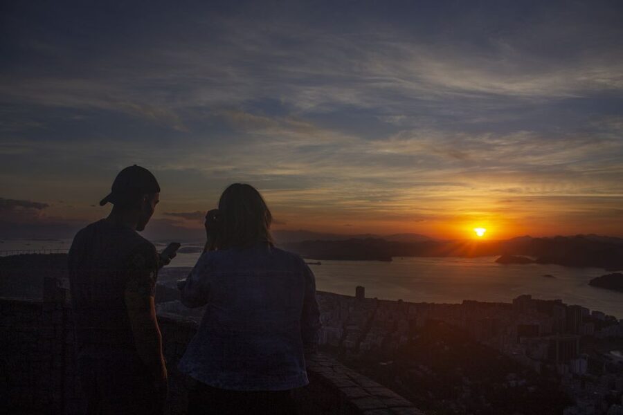 Rio de Janeiro: Private Sunrise Tour at Mirante Dona Marta - The heart of the tour: an hour watching sunrise at Mirante Dona Marta