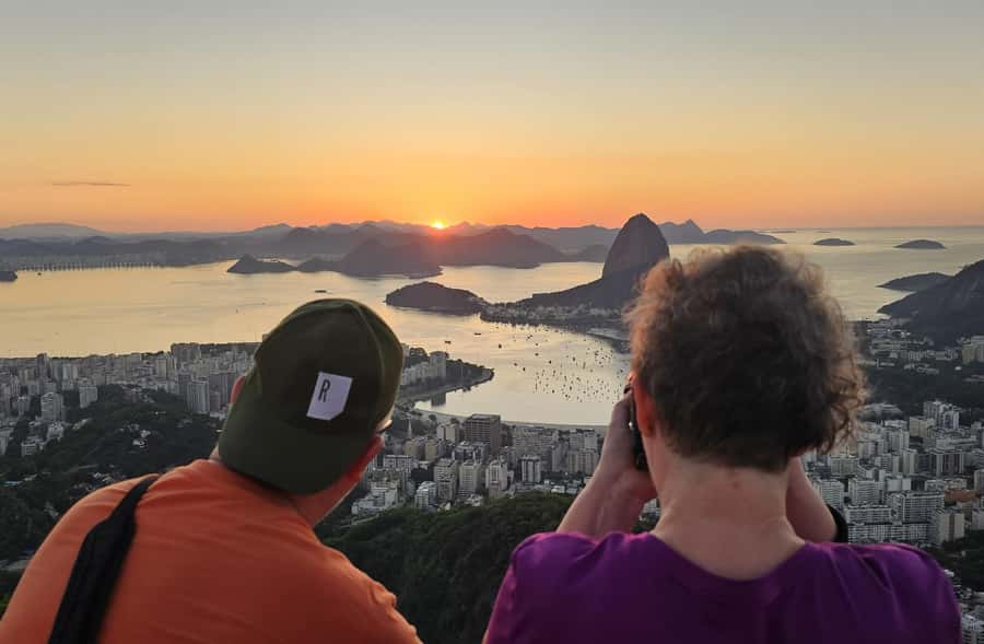 Rio de Janeiro: Private Sunrise Tour at Mirante Dona Marta - Guide quality: what you gain from a pro local morning companion