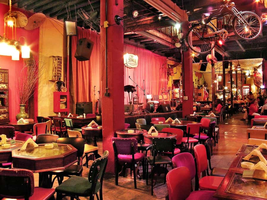 Rio de Janeiro: Rio Scenarium Entrance, Dinner, and Open Bar - What kind of traveler should book this Rio Scenarium dinner show?