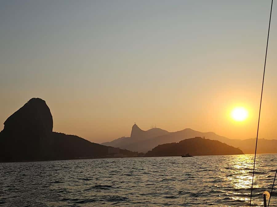 Rio de Janeiro: Sailing Sunset Tour with Snacks and Drinks - Urca start at Flutuante Rio, and why that pier matters