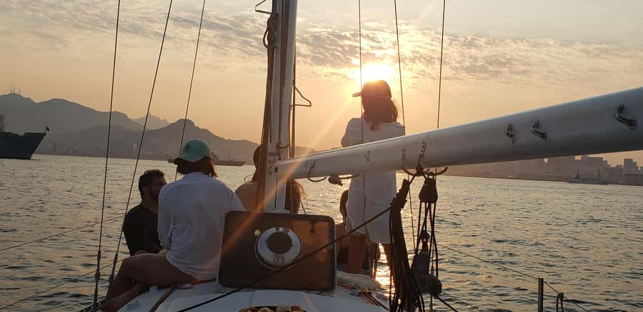 Rio de Janeiro: Sailing Sunset Tour with Snacks and Drinks - Photo stops and guided stories: seeing Rio with context